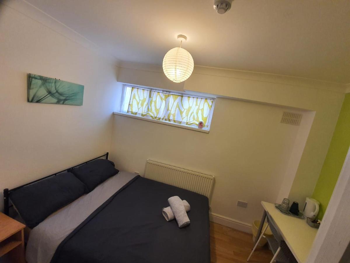 Eastwood Rooms Goodmayes Buitenkant foto